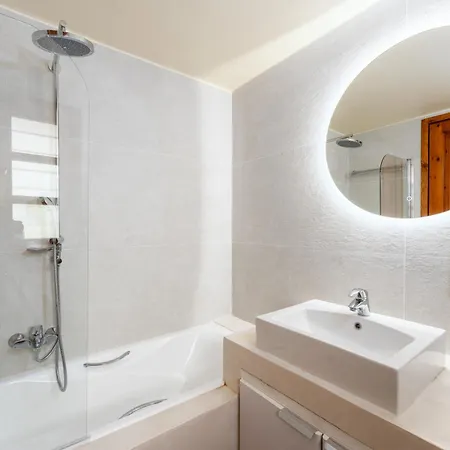 Hotel Kaminos Wellness &